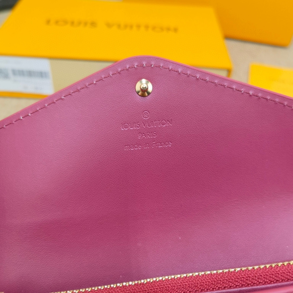 LVコピーウォレット着用イメージ